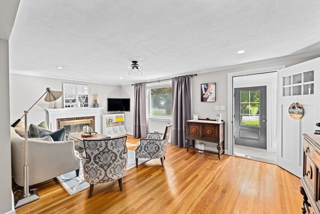 122 Lockland Ave, Framingham, MA 01701