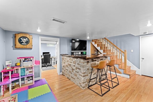 122 Lockland Ave, Framingham, MA 01701