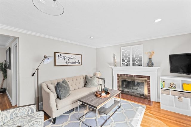 122 Lockland Ave, Framingham, MA 01701