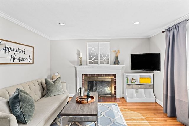 122 Lockland Ave, Framingham, MA 01701