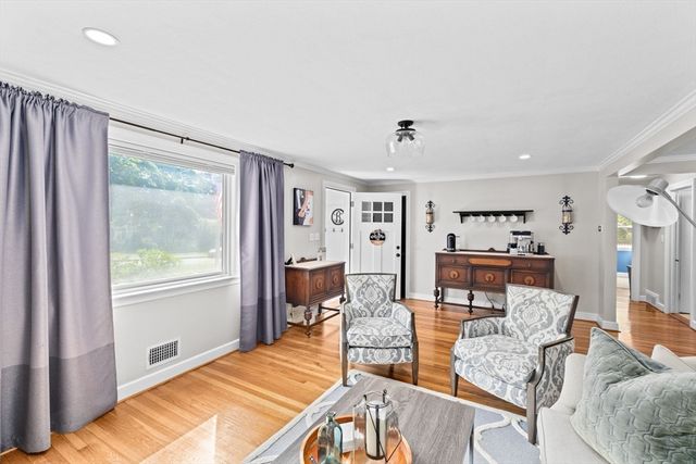 122 Lockland Ave, Framingham, MA 01701