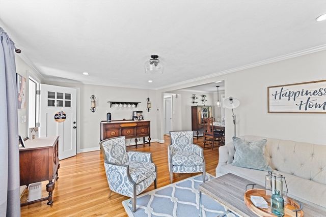 122 Lockland Ave, Framingham, MA 01701