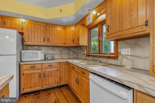 15 CHURCH ST, Mullica Hill, NJ 08062