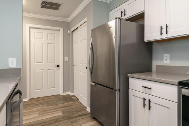12 W Russell Street, Columbus, OH 43215