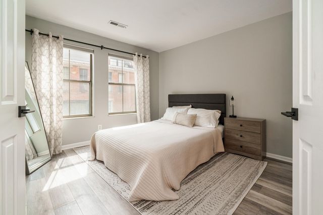 12 W Russell Street, Columbus, OH 43215