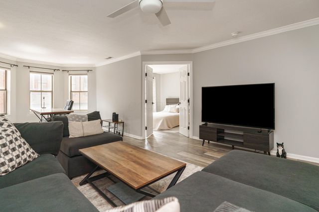 12 W Russell Street, Columbus, OH 43215