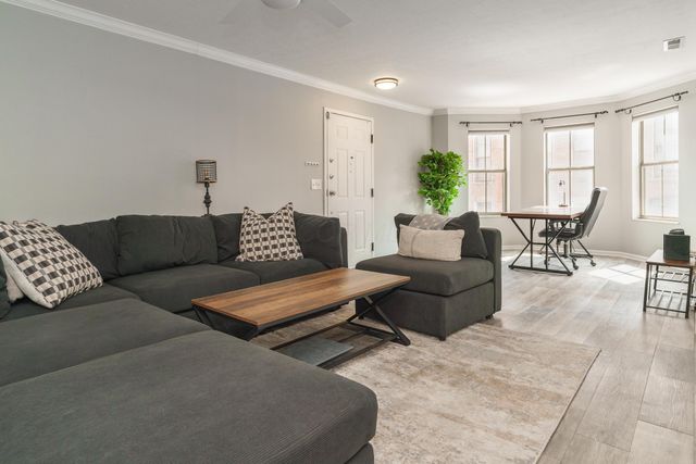 12 W Russell Street, Columbus, OH 43215