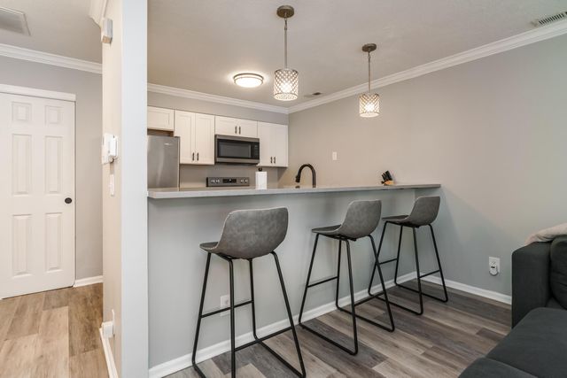 12 W Russell Street, Columbus, OH 43215