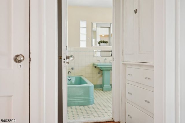 26 Lafayette Ave, East Orange City, NJ 07017