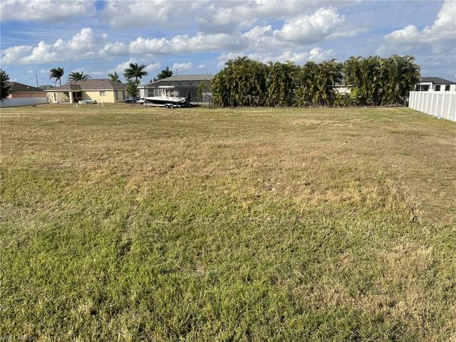 2229 NW 4th ST, Cape Coral, FL 33993