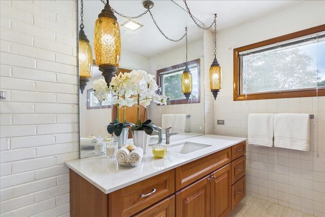 2N356 Euclid Avenue, Glen Ellyn, IL 60137