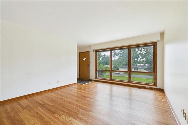 2N356 Euclid Avenue, Glen Ellyn, IL 60137