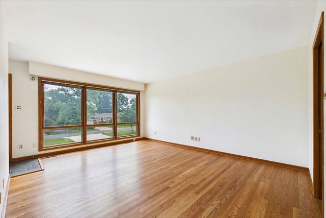 2N356 Euclid Avenue, Glen Ellyn, IL 60137