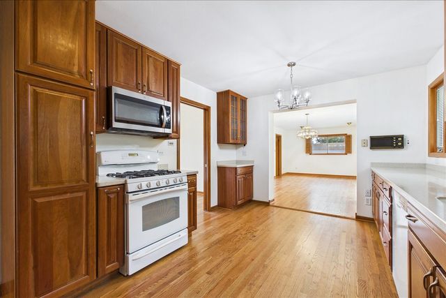 2N356 Euclid Avenue, Glen Ellyn, IL 60137