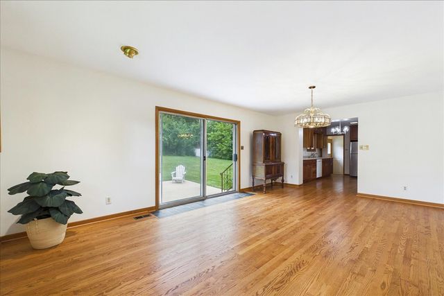 2N356 Euclid Avenue, Glen Ellyn, IL 60137