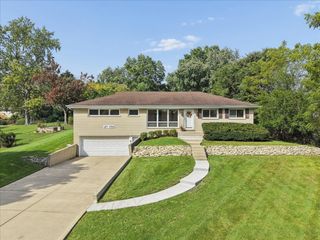 2N356 Euclid Avenue, Glen Ellyn, IL 60137