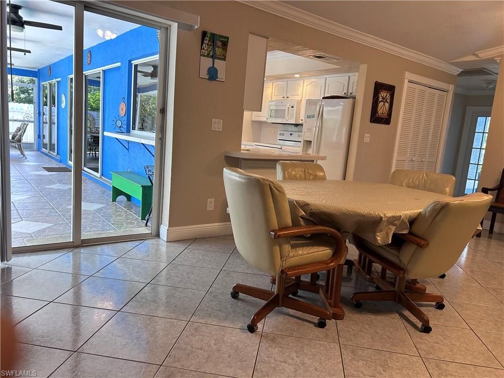 Image 7 of property listing at 111 4th PL, Cape Coral, FL 33990