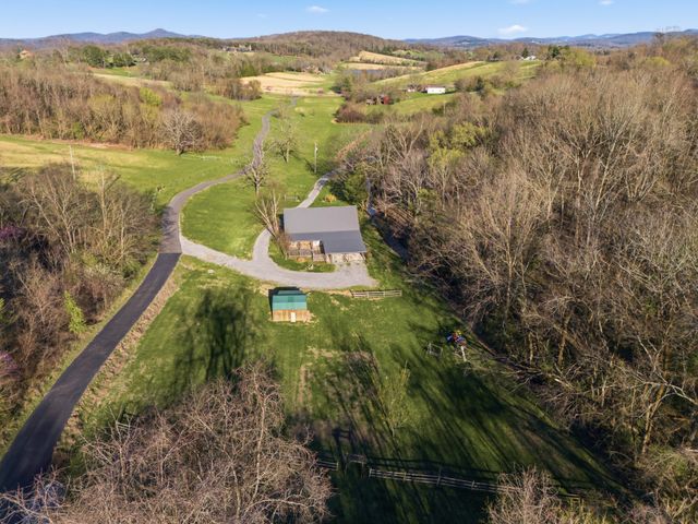5946 SE Tater Peeler Rd, Lebanon, TN 37090