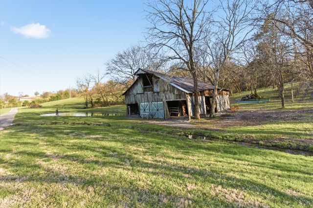 5946 SE Tater Peeler Rd, Lebanon, TN 37090