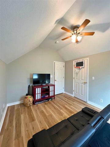 15 Goldenrod Way, Lawton, OK 73507