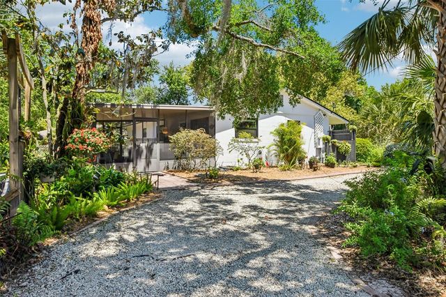 1073 CENTRAL STREET, Mount Dora, FL 32757