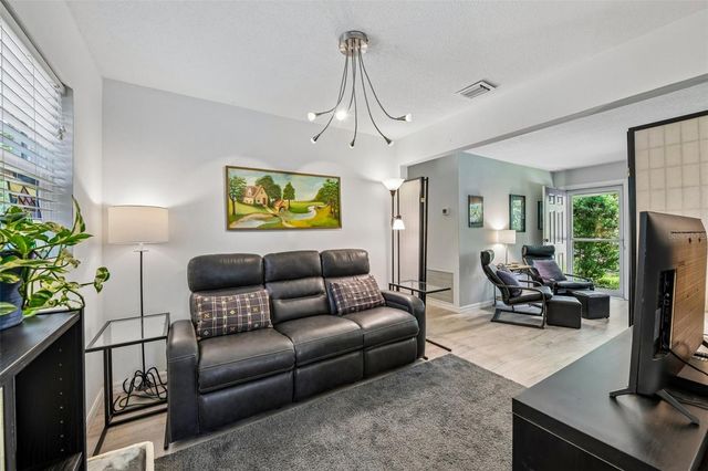 1073 CENTRAL STREET, Mount Dora, FL 32757