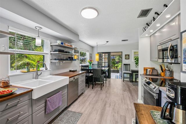 1073 CENTRAL STREET, Mount Dora, FL 32757
