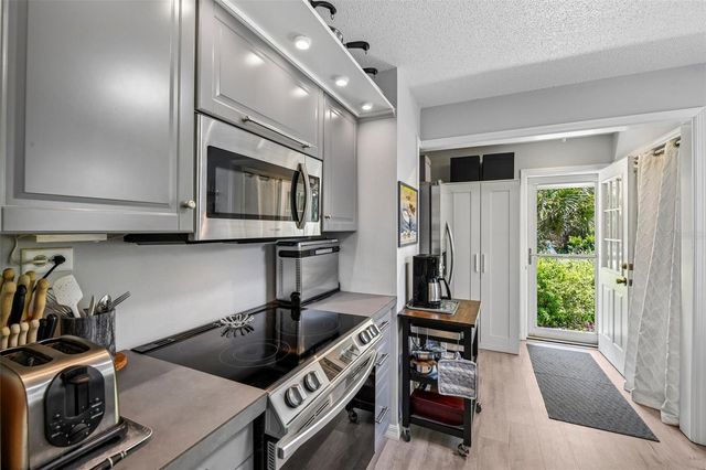 1073 CENTRAL STREET, Mount Dora, FL 32757