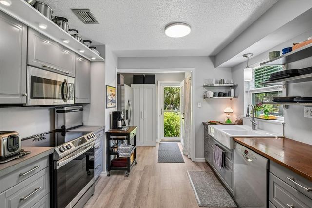 1073 CENTRAL STREET, Mount Dora, FL 32757