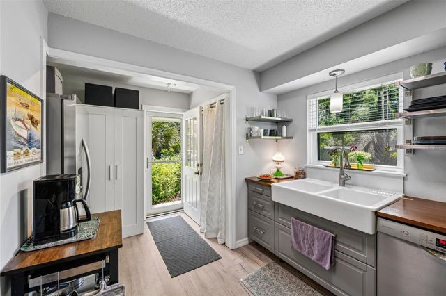 1073 CENTRAL STREET, Mount Dora, FL 32757