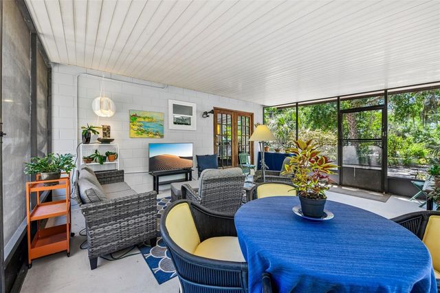 1073 CENTRAL STREET, Mount Dora, FL 32757