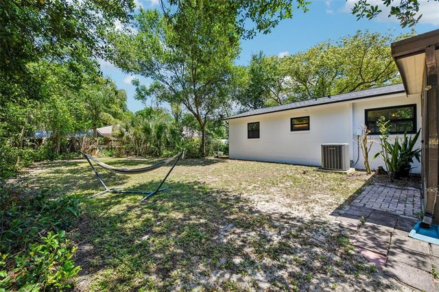 1073 CENTRAL STREET, Mount Dora, FL 32757