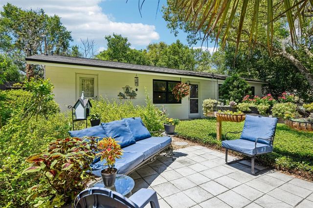 1073 CENTRAL STREET, Mount Dora, FL 32757