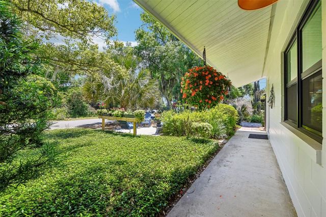 1073 CENTRAL STREET, Mount Dora, FL 32757