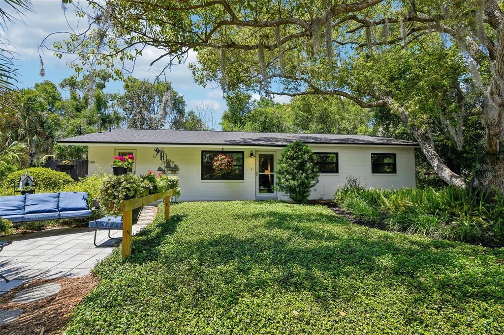 1073 CENTRAL STREET, Mount Dora, FL 32757