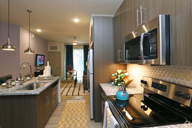 670 E Algonquin Road 4206, Schaumburg, IL 60173