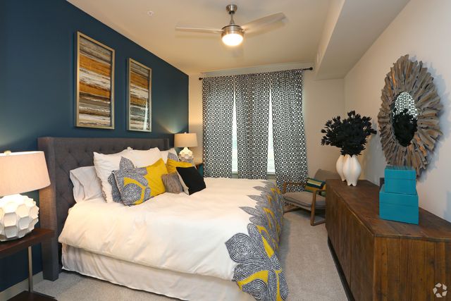 670 E Algonquin Road 4206, Schaumburg, IL 60173