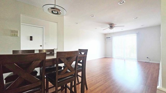 973 Crimson Court 304, Prospect Heights, IL 60070
