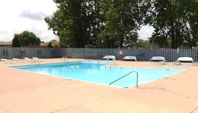 973 Crimson Court 304, Prospect Heights, IL 60070