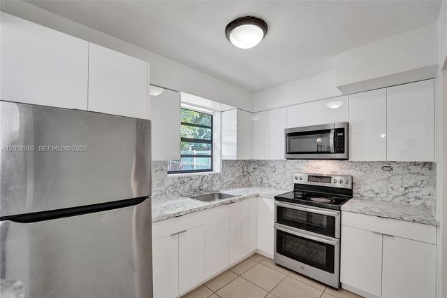 1140 N 74th Way, Hollywood, FL 33024