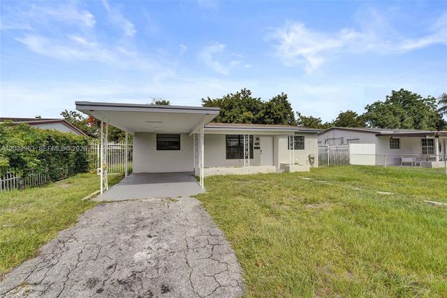 1140 N 74th Way, Hollywood, FL 33024