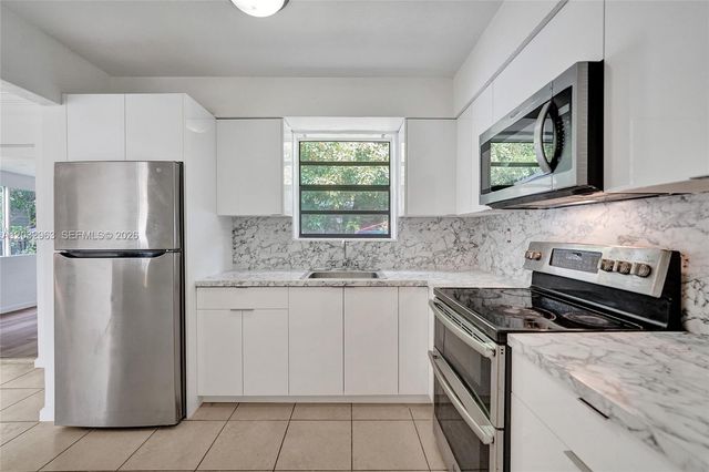 1140 N 74th Way, Hollywood, FL 33024