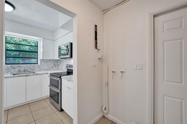 1140 N 74th Way, Hollywood, FL 33024