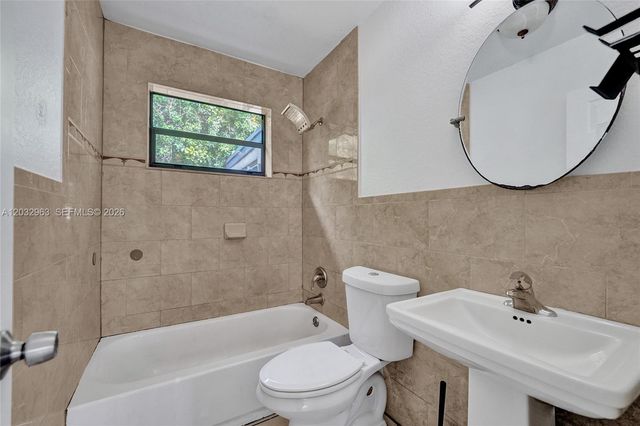 1140 N 74th Way, Hollywood, FL 33024