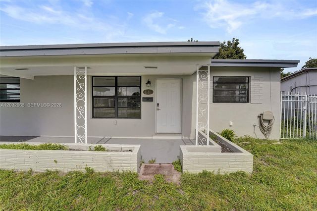 1140 N 74th Way, Hollywood, FL 33024