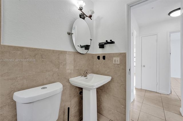 1140 N 74th Way, Hollywood, FL 33024