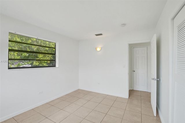 1140 N 74th Way, Hollywood, FL 33024