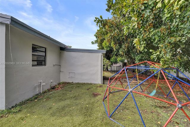 1140 N 74th Way, Hollywood, FL 33024