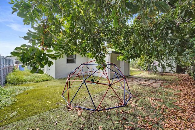 1140 N 74th Way, Hollywood, FL 33024