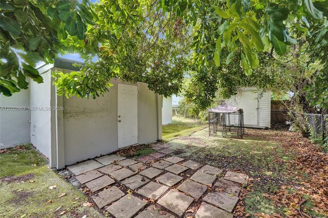 1140 N 74th Way, Hollywood, FL 33024